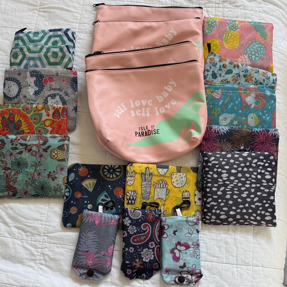Isle of Paradise Pink and  and miscellaneous kari tote bags, 20 bags and all